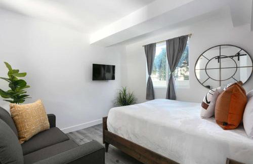 Enjoy Stylish 3BR Apt Sleeps 6 with Free Parking - Foto 5