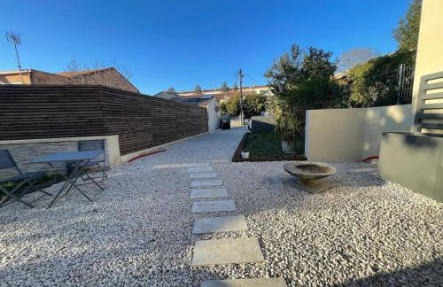 Glass and wood designer villa with garden in centertown - Foto 30