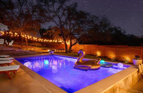 Lux 5BR gem with Heated Pool, SPA, and Outdoor Movie Theater - Foto 9