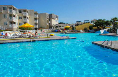 First-Floor Condo Steps from the Beach with Shared Pools, Hot Tub, Game Room - Foto 16