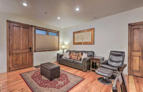 Cozy Central Glenwood Springs Condo with 2 Decks! - Foto 6