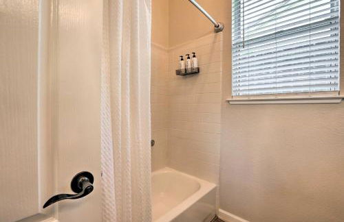 Spacious Folsom Getaway with Pool and Hot Tub! - Foto 22