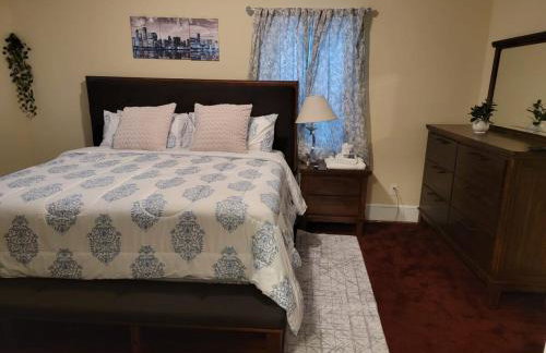 East Riverdale Enchanting 4 bedroom with 2 full bathrooms - Foto 13