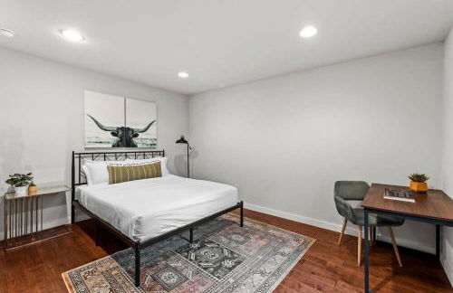 Mid-century home in Zilker with a backyard - Foto 28