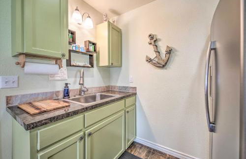 Half-Mi to Seadrift Harbor Seadrift Home with Deck - Foto 13