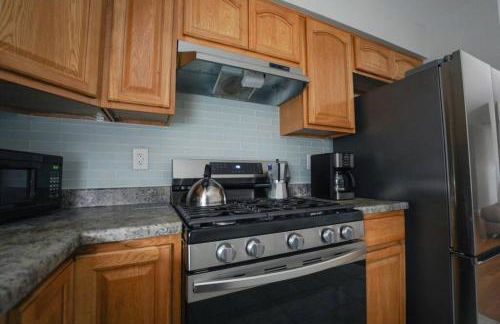 Newark Liberty Brick House - Private Bedroom 1 - Foto 10