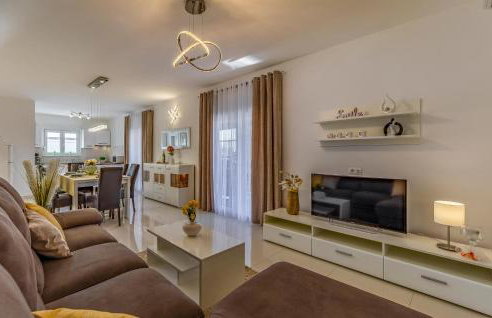 2 Bedroom Stunning Home In Skatari - Foto 3