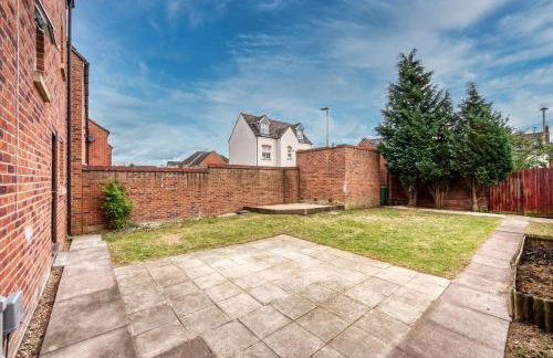 Spacious 6-bedroom house - 3 parking spaces - Superfast Wi-Fi - Close to M5 - Long-stay rates! - Foto 37