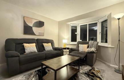 2 Bedroom Ap Close to Woking town with Free Parking - Photo 12