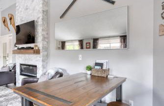 Mt Hood Village Condo - Cozy Retreat with Fireplace - Foto 21