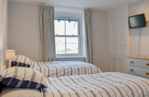 Coastguard Cottage - Photo 11