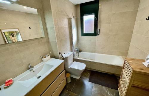 Casa Adosada Acogedora - Con Parking - ES-9-187 - Foto 16