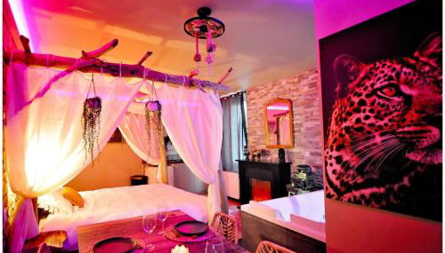 Duplex Safari jusqu'à 4 personnes, Spa XXL, day use, 5 min centre ville, cinéma, cascade et lit sous les arbres - Foto 5