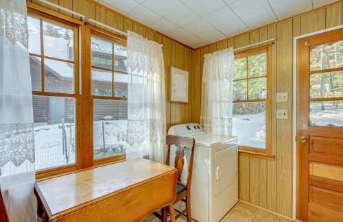 Private Dock and Beach! Lakefront Adirondacks Escape - Foto 14