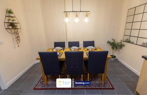 Large 2 Bedroom Apartment By The One Retreats Short Lets & Serviced Accommodation Horley Close To Gatwick Airport - Foto 68