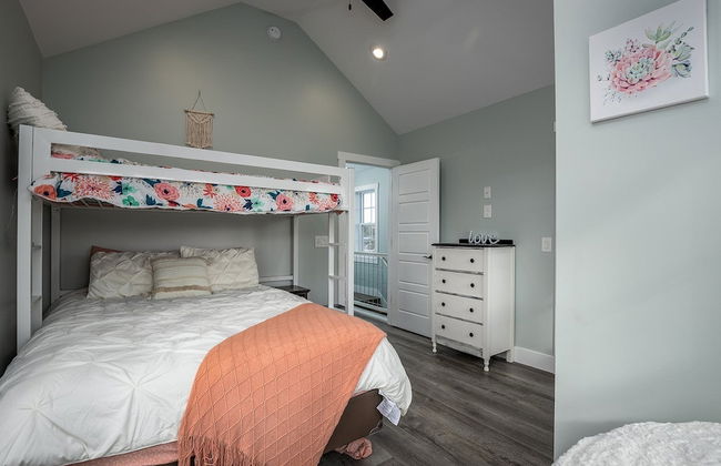 Hook, Wine, & Sinker - Photo 1