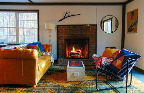 Cozy & Curated w Fire Pit Fireplace & Fast WiFi - Foto 2