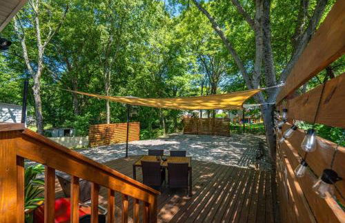 Vineyard Cottage-Pet Friendly & Walk to Oaklawn! - Foto 49