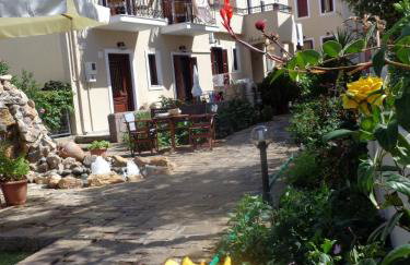 Niki Studios Sea - Front - Photo 46