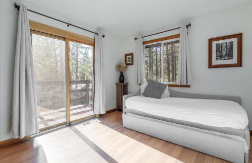 Lakeside Serenity Retreat - Photo 2