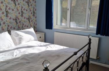 Beautiful Ground floor flat in the Heart of Rochester with balcony mobility friendly - Photo 18