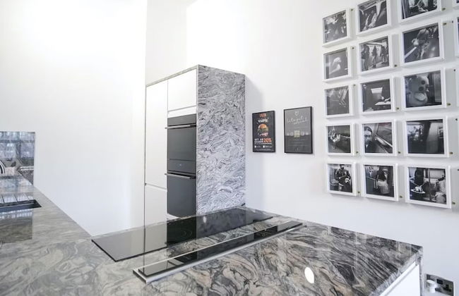 1-bed Loft Apartment - Free Parking, Central - Foto 10