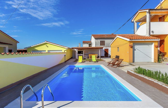 Detached House With Swimming Pool Near the Sea - Foto 23