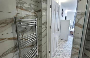 Annexe Studio private entrance, hallway and parking - Foto 19