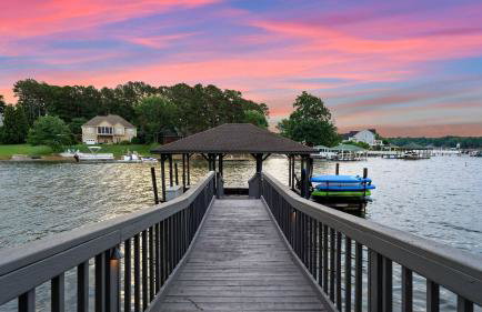 Private Dock, Pool + Hottub, Game Room, Firepit Paradise Pointe by Avantstay - Foto 9