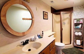 Large 1 BR Cottage, KING BED on the Lake - Foto 8