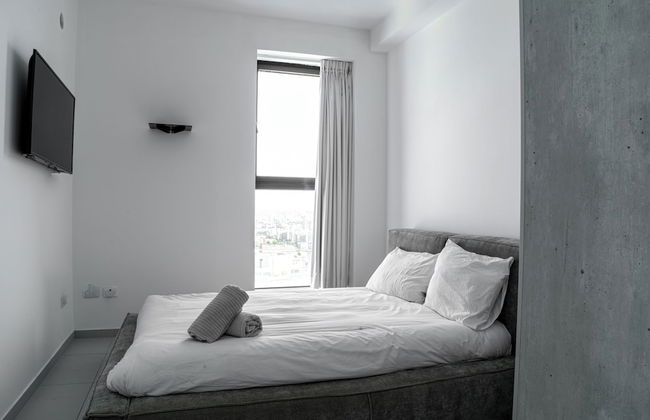 Stunning Sea View 4 BR Apt - Photo 3