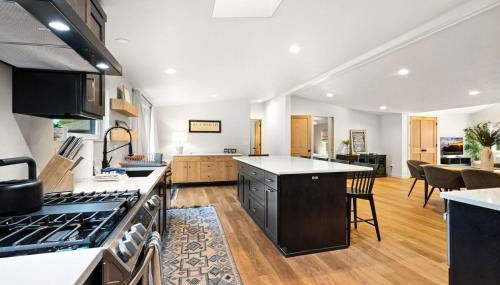 New Baileys Harbor Home, 1 block DT with Huge Yard - Foto 2