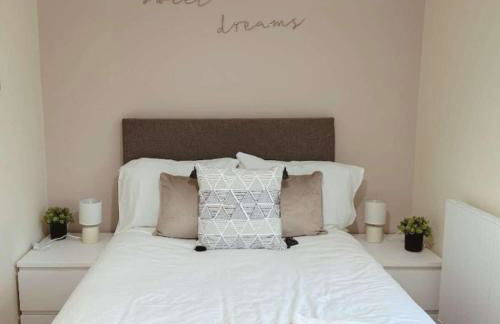 2br-sleeps6-parking-petsok-balcony-countryside - Foto 10