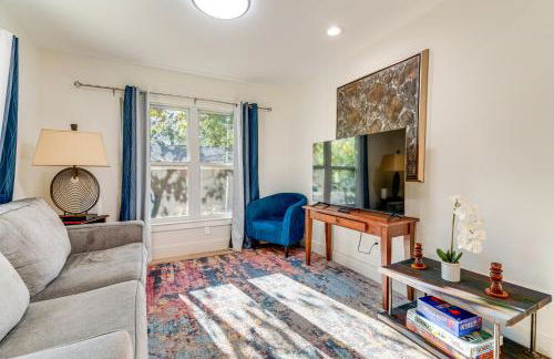 4 Mi to UT Austin Bright and Modern Family Home - Photo 1