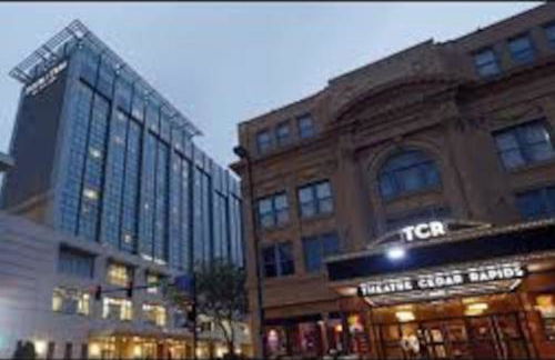 Mid-Century Style And Class In Quiet NE Location - Foto 33