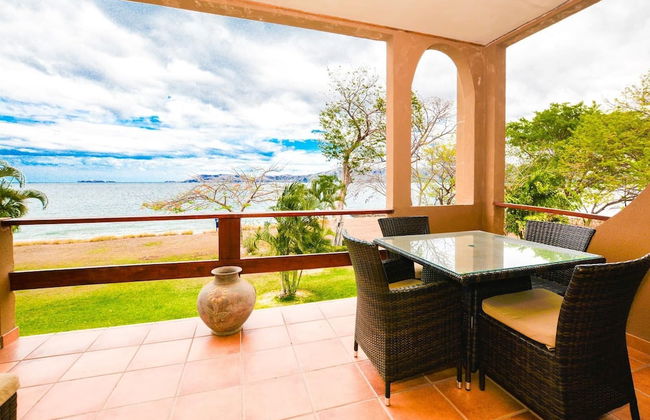 Elegant 3BR Beachfront Condo with Spacious Interior, Ocean-View Terrace & Direct Access to Playa Flamingo - Photo 18