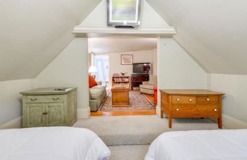 Ornate Victorian Home with Courtyard and Fire Pit! - Foto 30