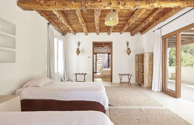 Hillside Villa With Sea-views - Photo 3