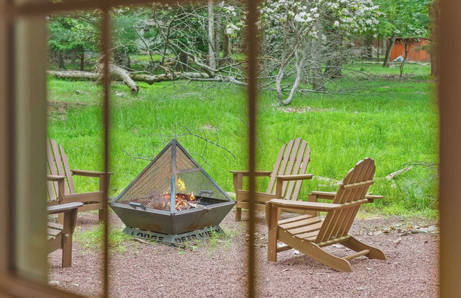 Bear Paw Lodge by Avantstay Hot Tub, Deck, & Fire Pit - Foto 49