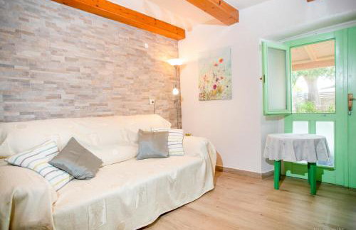 Adorable Holiday Home With Pool and Terrace - Foto 49