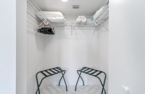 Resort-Style 1 Bed Condo with Pool Parking Rooftop & Gym - Foto 24