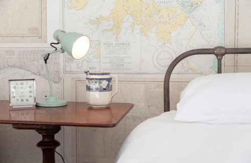 Janies Cottage~ Mousehole~Eclectic Interiors & Vintage Charm - Photo 12