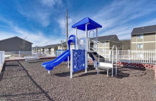 Lakefront Osage Beach Abode w/ Grill & Pool Access - Foto 26