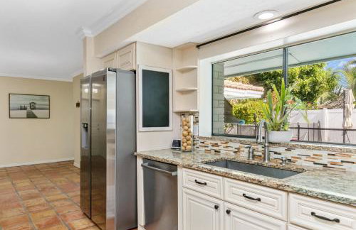 Spacious 4BR 2 5BA Family Retreat Pool Near Beach - Foto 17