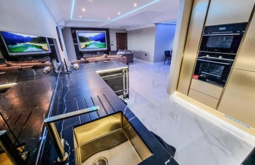 Luxury City Stay: 2-BR Penthouse - Foto 9