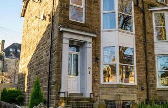 Luxurious Retreat in Buxton - Photo 2