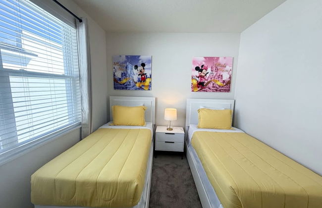 Modern 4BR Family Home With Private Pool - Photo 12