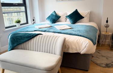 Luxury Super-King Bed Flat in Town Centre - Photo 7