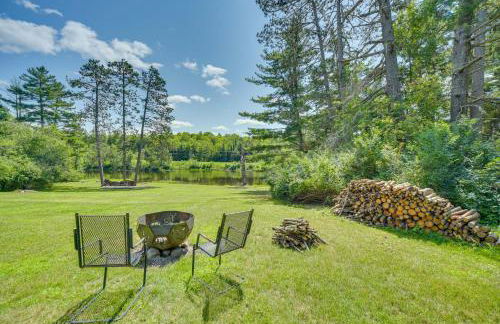 Spacious Winter Retreat with River Access and Kayaks! - Foto 38