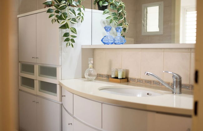 Homey Kiryat Haim Apt by Sea N Rent - Foto 20